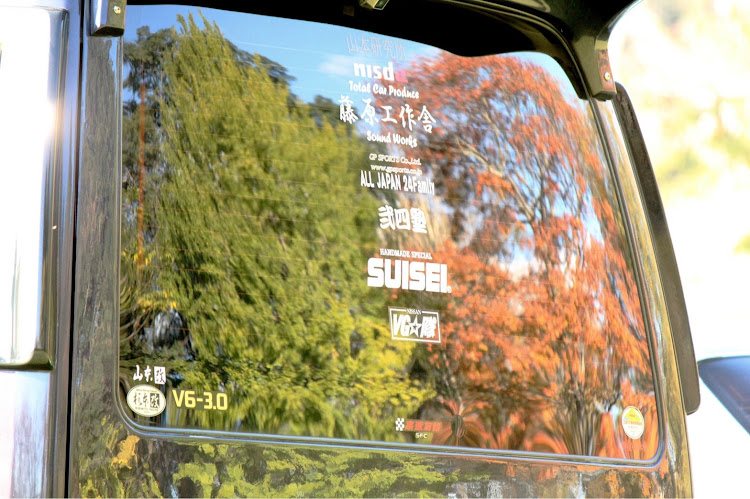 キャラバンコーチのE24キャラバン ロイヤル・一眼レフに関するカスタム事例の投稿画像3枚目