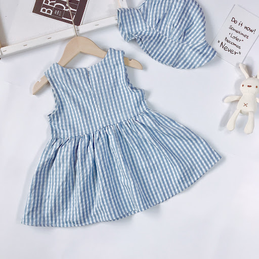 Title 6, Summer Girls Blue and White Plaid Dress. Comfo...
