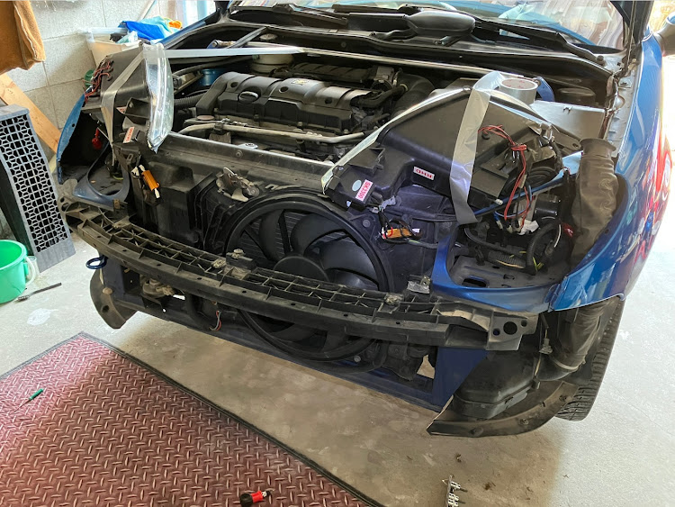 206のゴールデンウィーク・TOM'Sガレージ・バンパー交換しました！・さらば！黒ひげに関するカスタム事例の投稿画像3枚目