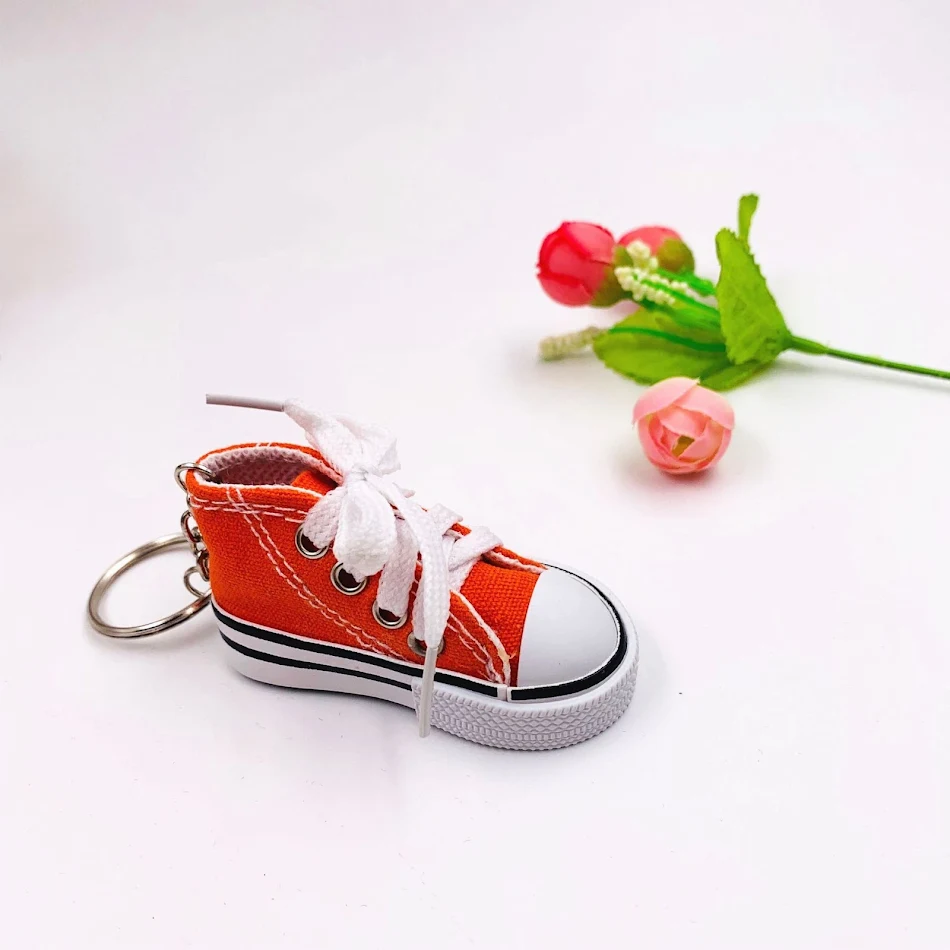 Mini canvas schoen sleutelhanger, tas, kleding hanger. Versier je spullen met deze schattige en originele accessoire.