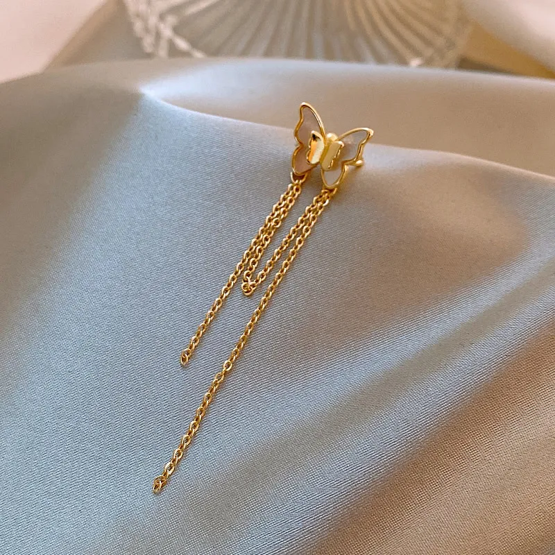 Fashionable, unique, and exquisite earrings for women. Elevate your style with these elegant and sophisticated accessori