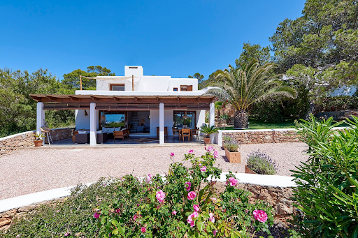 Maison avec piscine et jardin 1