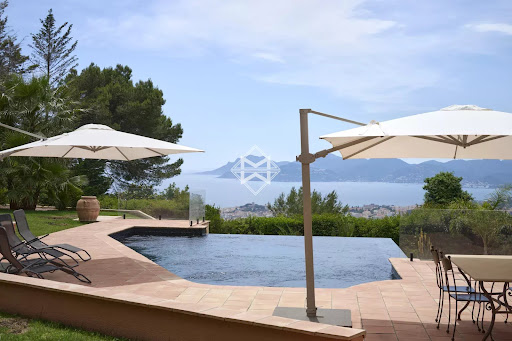 Seaside villa with pool and terrace 2