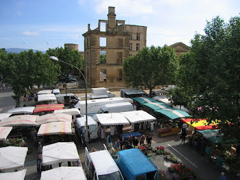 locaux professionnels à La Tour-d'Aigues (84)