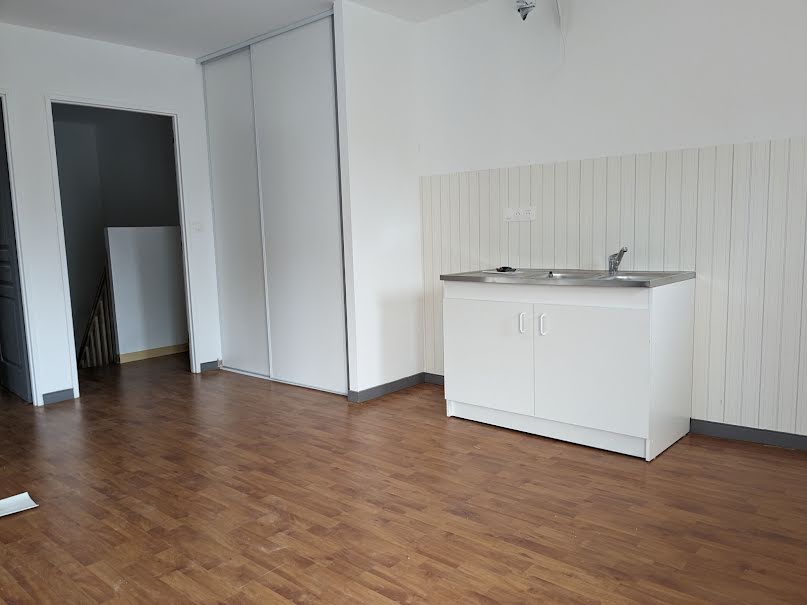 Location  appartement 3 pièces 79.5 m² à Champagnac-la-Rivière (87150), 550 €