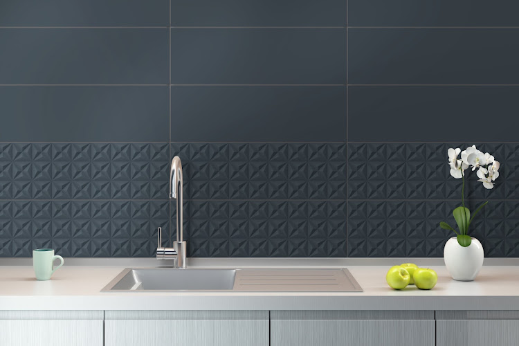 Wall tile oracle in navy.