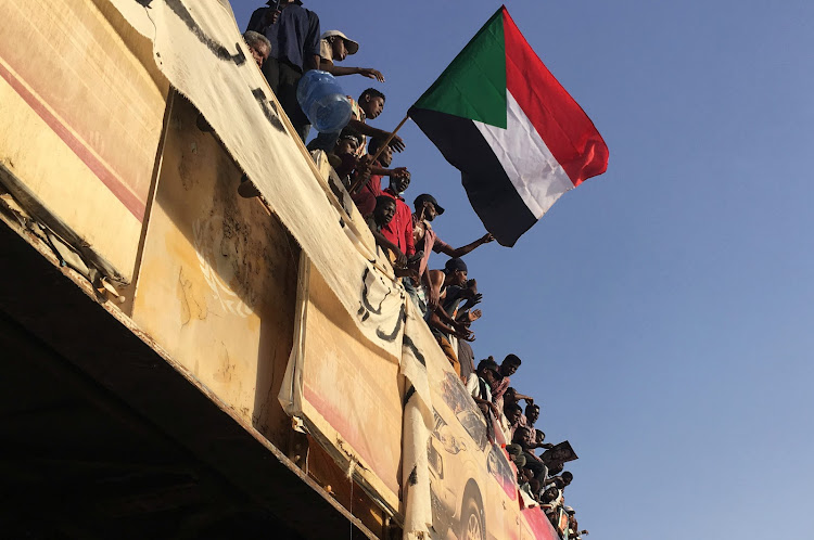 Sudanese demonstrators chant slogans and wave their national flag during a protest demanding Sudanese President Omar Al-Bashir to step down outside the defence ministry in Khartoum, Sudan April 8, 2019.