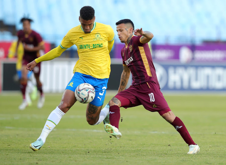 Rushine de Reuck of Mamelodi Sundowns challenged by Junior Leandro Mendieta of Stellenbosch FC during the DStv Premiership 2022/23 match between Mamelodi Sundowns and Stellenbosch at Loftus Versfeld Stadium.