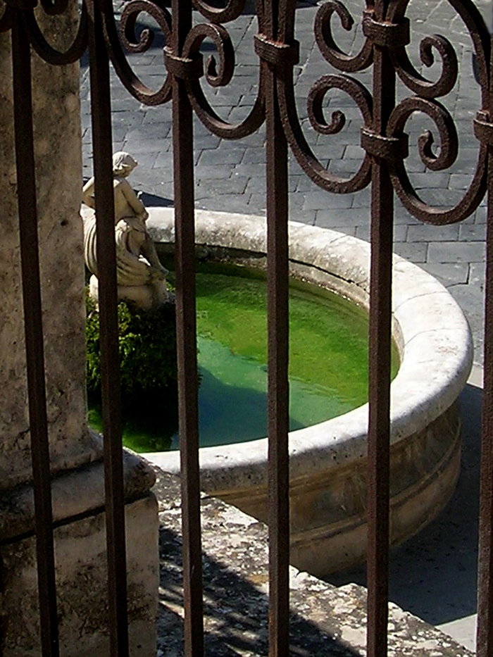 Old fountain di Mont'