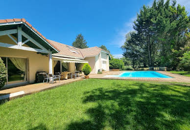 Maison avec piscine et terrasse 17