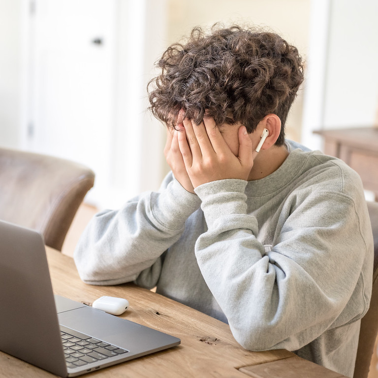 Student taking STAAR Reading test without strategies