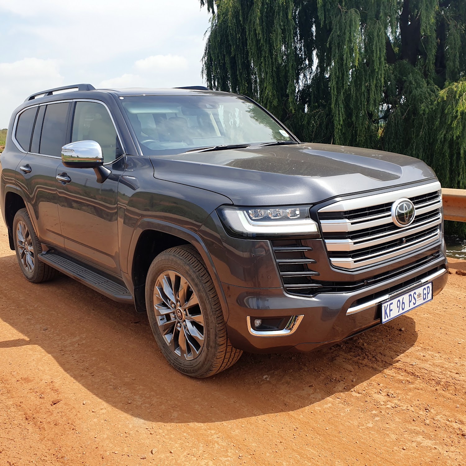 Review 22 Toyota Land Cruiser 300 Is Big Brawny And Thirsty