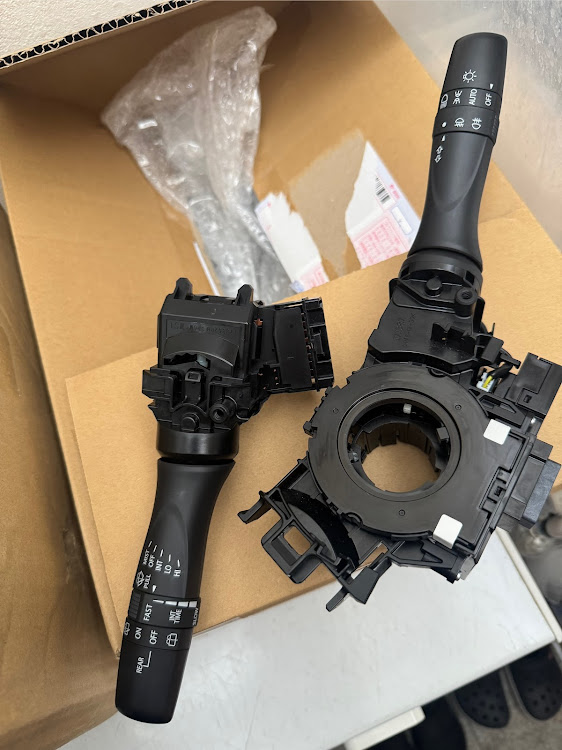 ジムニーのジムニーのある生活・jb64・64ジムニー・ジムニー乗りと繋がりたい・64ジムニーワイパースイッチ交換に関するカスタム事例の投稿画像1枚目