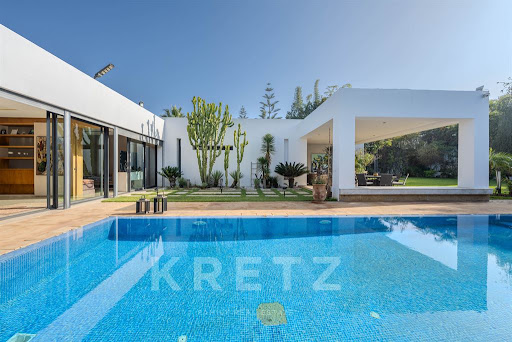 House with pool and terrace 3