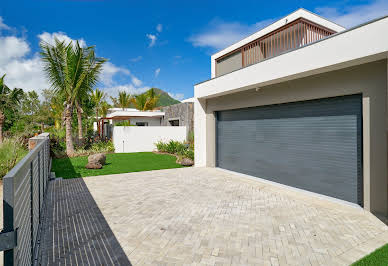 Villa avec piscine et terrasse 2