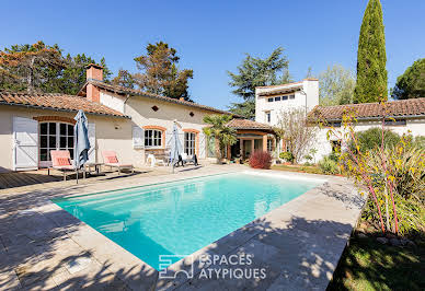 Maison avec piscine et terrasse 1