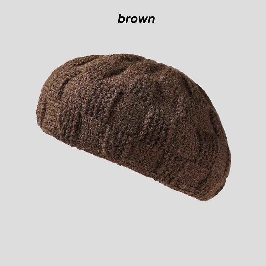 Title 5, Einfache gestrickte karierte Baskenmütze im Herbst