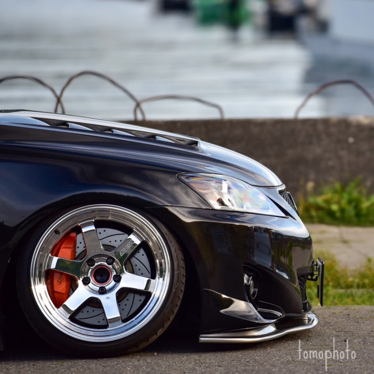 ISのフロントフェンダーで魅せろ！・TE37VSL・LEXUS IS・RAYSに関するカスタム事例の投稿画像1枚目