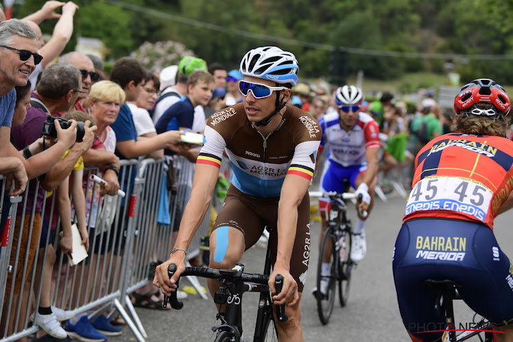 Oliver Naesen krijgt fiets tegen bekken in Ronde van Valencia en laat foto's nemen