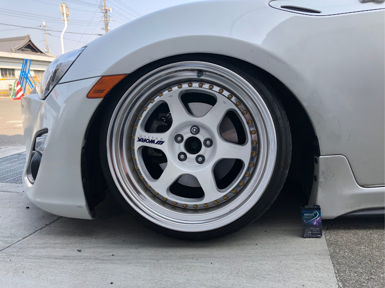 86のエムズガレージ・車高調整・レッドメモリーに関するカスタム事例の投稿画像1枚目
