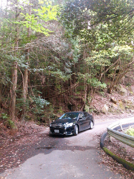 カムリの山道ドライブ・崖崩れ・セダンで峠・道路走行不可・土砂災害に関するカスタム事例の投稿画像3枚目