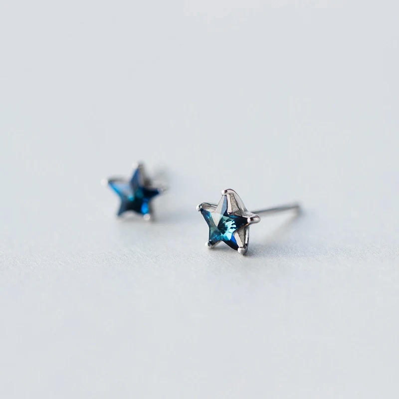 Clous d'oreilles étoile en argent S925 pour femme, étoile à cinq branches, tendance, parfait pour un look féminin et élégant au quotidien.