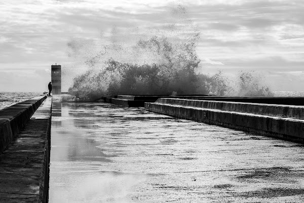 uomo contro natura di zmphotography