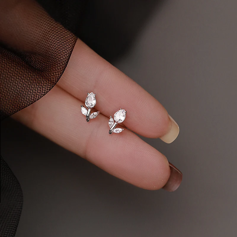 Licht luxe bloemen oorbellen Niche design Elegante bloemen sieraden voor dames Verfijnde mode accessoires Perfect voor speciale gelegenheden