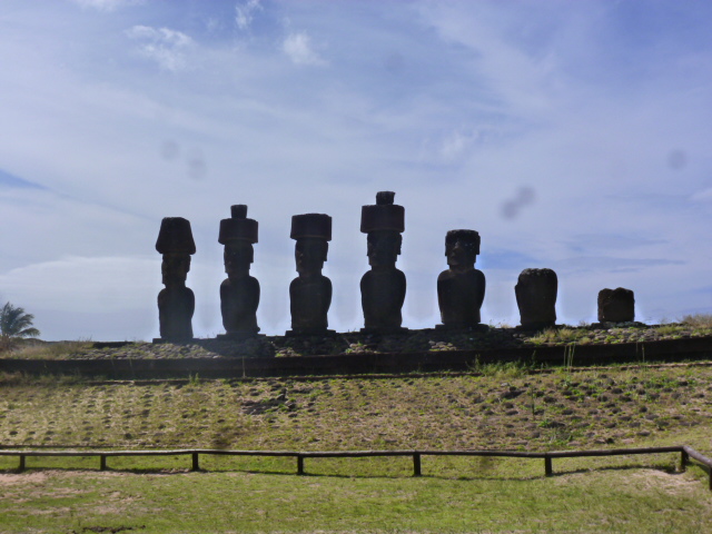 ISLA DE PASCUA. RECORRIDO POR LA COSTA SUR Y ANAKEMA. ATARDECER EN TAHAI - CHILE, de Norte a Sur con desvío a Isla de Pascua (41)