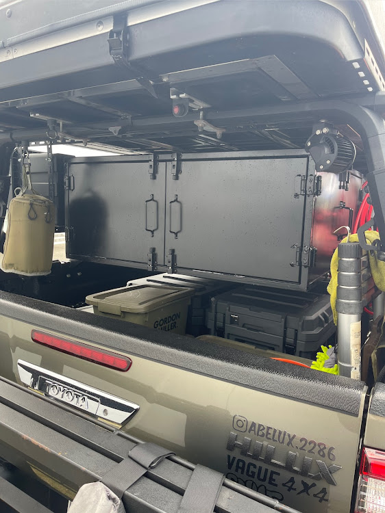 ハイラックスのDIY・荷台・箱に関するカスタム事例の投稿画像1枚目