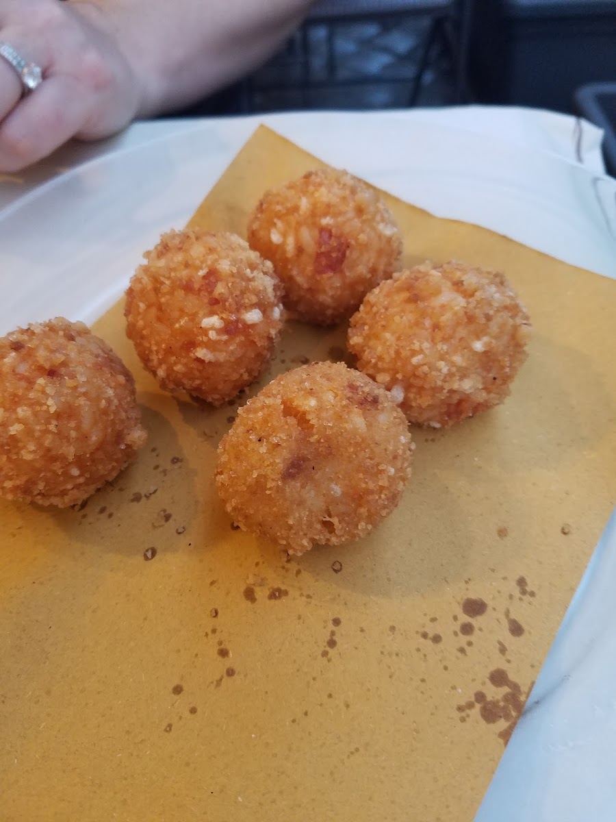 Bland rice balls