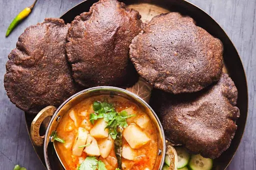 4 Kuttu Ki Poori With Aloo Sabzi