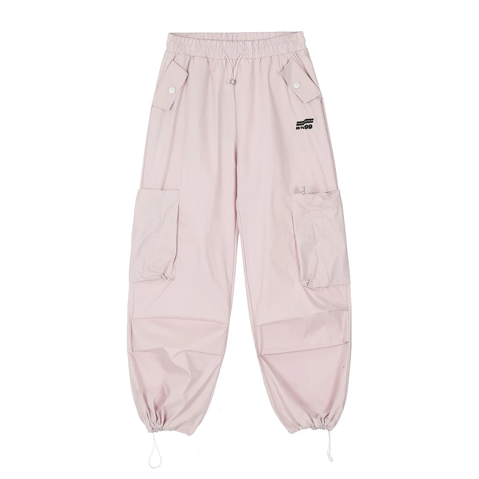 Calças jogger esportivas cargo masculinas com múltiplos bolsos e cordão, ideais para esportes e uso casual, oferecendo conforto e praticidade.