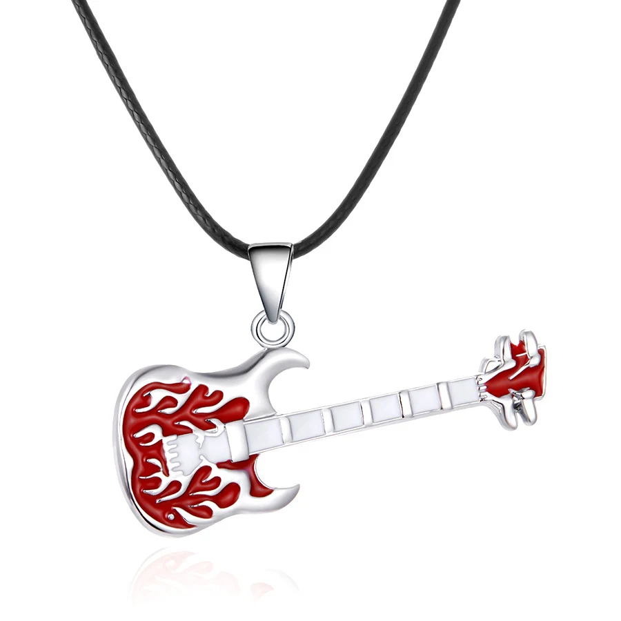 Collier guitare gothique 2 couches en acier titane pour homme, bijou musical. Un accessoire robuste et élégant pour afficher votre passion.