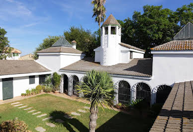 Contemporary house with pool and garden 1