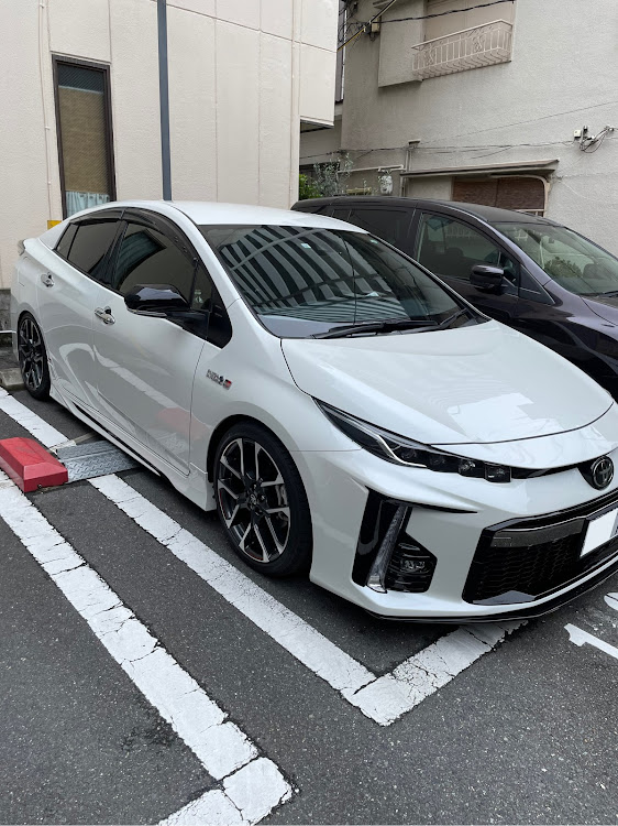プリウスPHVのプリウスPHV GR・久しぶりのドライブ・ゴースト貼りたい・ほいーるかえたーーーいに関するカスタム事例の投稿画像1枚目