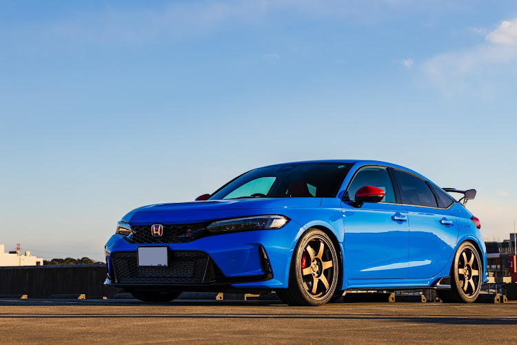 シビックタイプRの屋上駐車場・EOS R5 MarkⅡ・RF70-200 F2.8 L IS USM・RF28-70 F2L・ブレーキキャリパーが見たいに関するカスタム事例の投稿画像8枚目