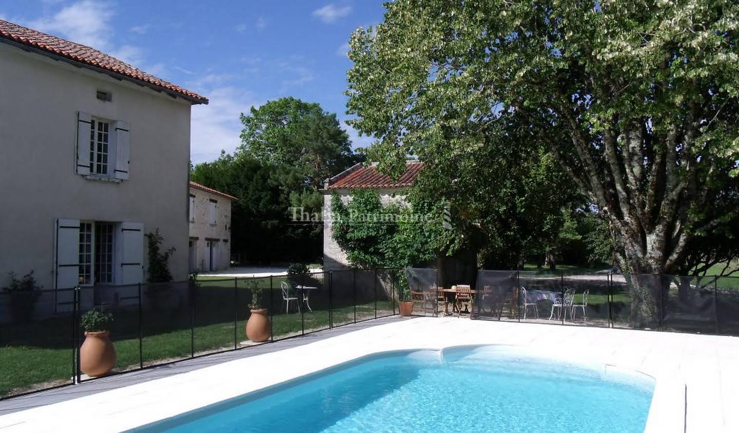 House with pool Brantôme