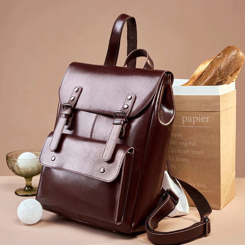 Mochila de cuero para mujer, resistente al desgaste, estilo retro. Perfecta para el día a día, combina elegancia y durabilidad.