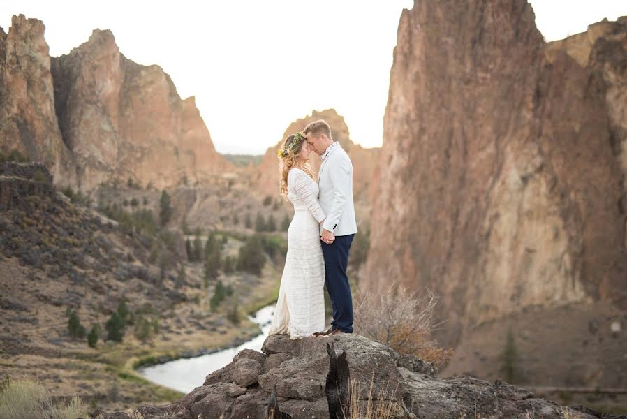 Fotógrafo de casamento Adam Schluter (lightcast). Foto de 8 de setembro 2019