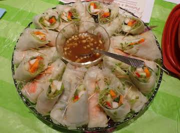 Fresh Spring Rolls with Dipping Sauce