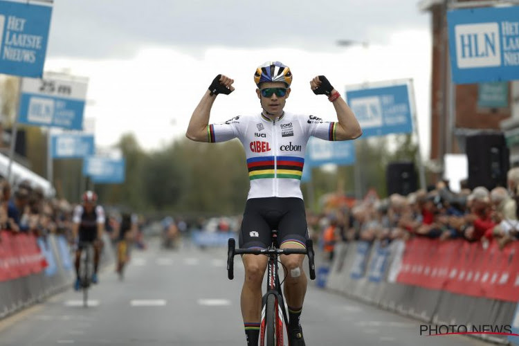 Opgeluchte Wout Van Aert pokerde in finale: "Dat van der Poel hier niet was, doet niets af aan mijn zege"