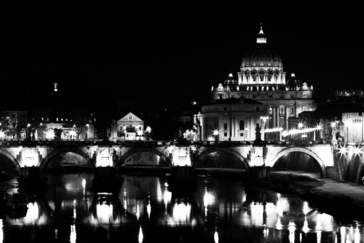 Cupola nella notte di tolmino