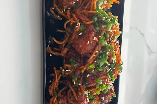 Crispy Noodles With Crispy Chicken In Mildly Spicy Sauce