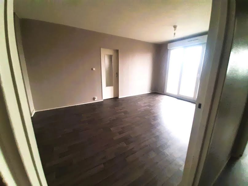 Location  appartement 3 pièces 56 m² à Limoges (87000), 599 €