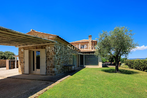 Villa with garden and terrace 3