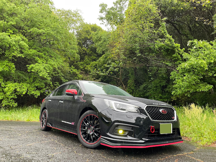 レガシィB4の愛車が一番・フォロワーさんに感謝✨・#レガシィB4 BN9・雨の日ショットに関するカスタム事例の投稿画像1枚目