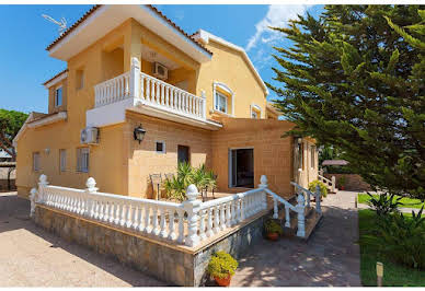 Maison avec piscine et terrasse 4