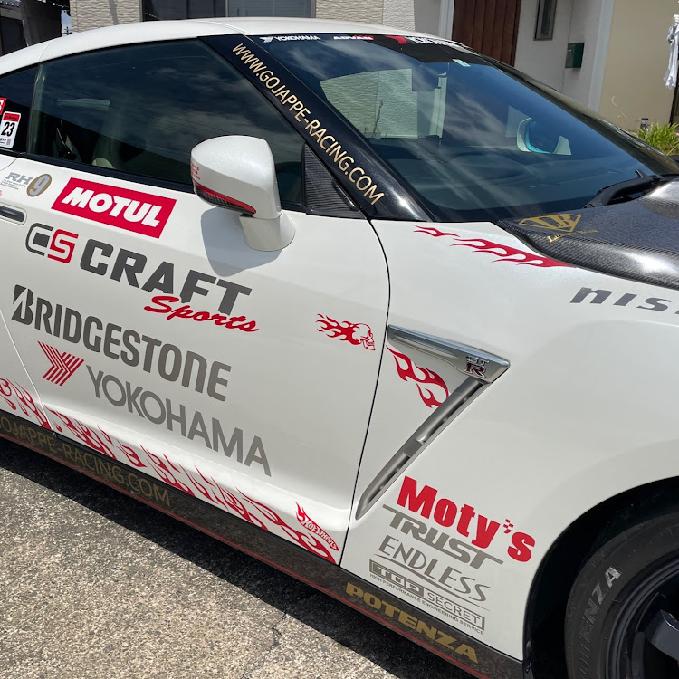 NISSAN GT-Rのファイヤーパターン🔥・爆烈チューニング中😆・カーボン増し増し😍・手抜き洗車・ごじゃっぺ感増し増し🤣🤣🤣に関するカスタム事例の投稿画像5枚目