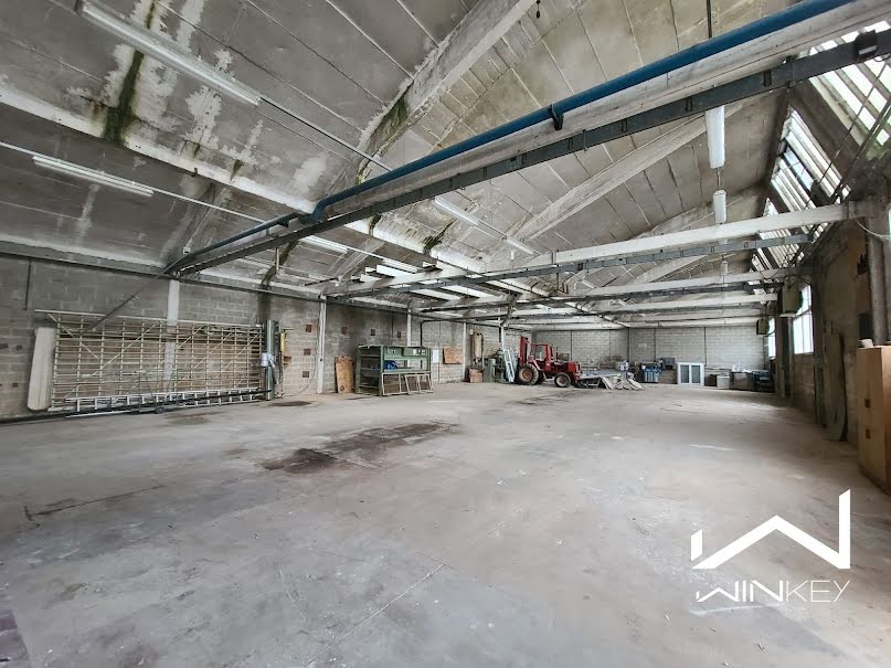 Location  locaux professionnels  540 m² à Mantes-la-Ville (78711), 3 800 €